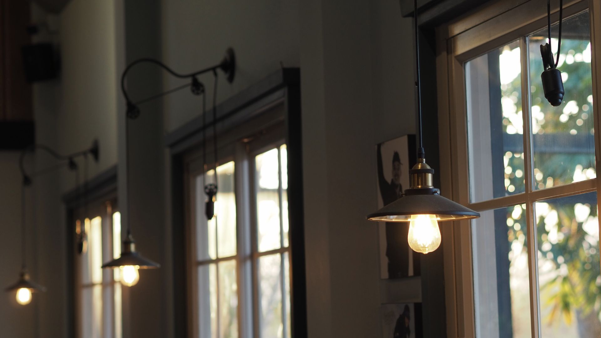 窓辺のヴィンテージ・ペンダントライト
